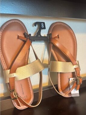 Time and Tru Brown and Gold T-Strap Memory Foam Sandals - Size 8